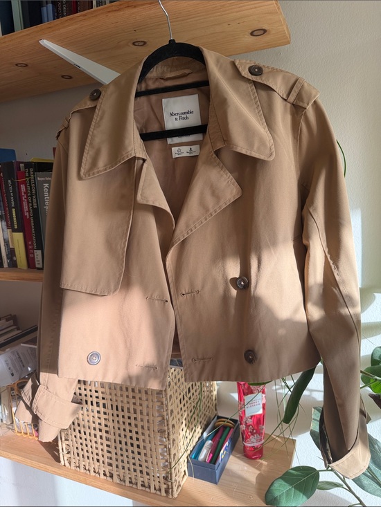 Abercrombie & Fitch Jackets & Blazers - Abercrombie & Fitch Cropped Tan Trench Coat